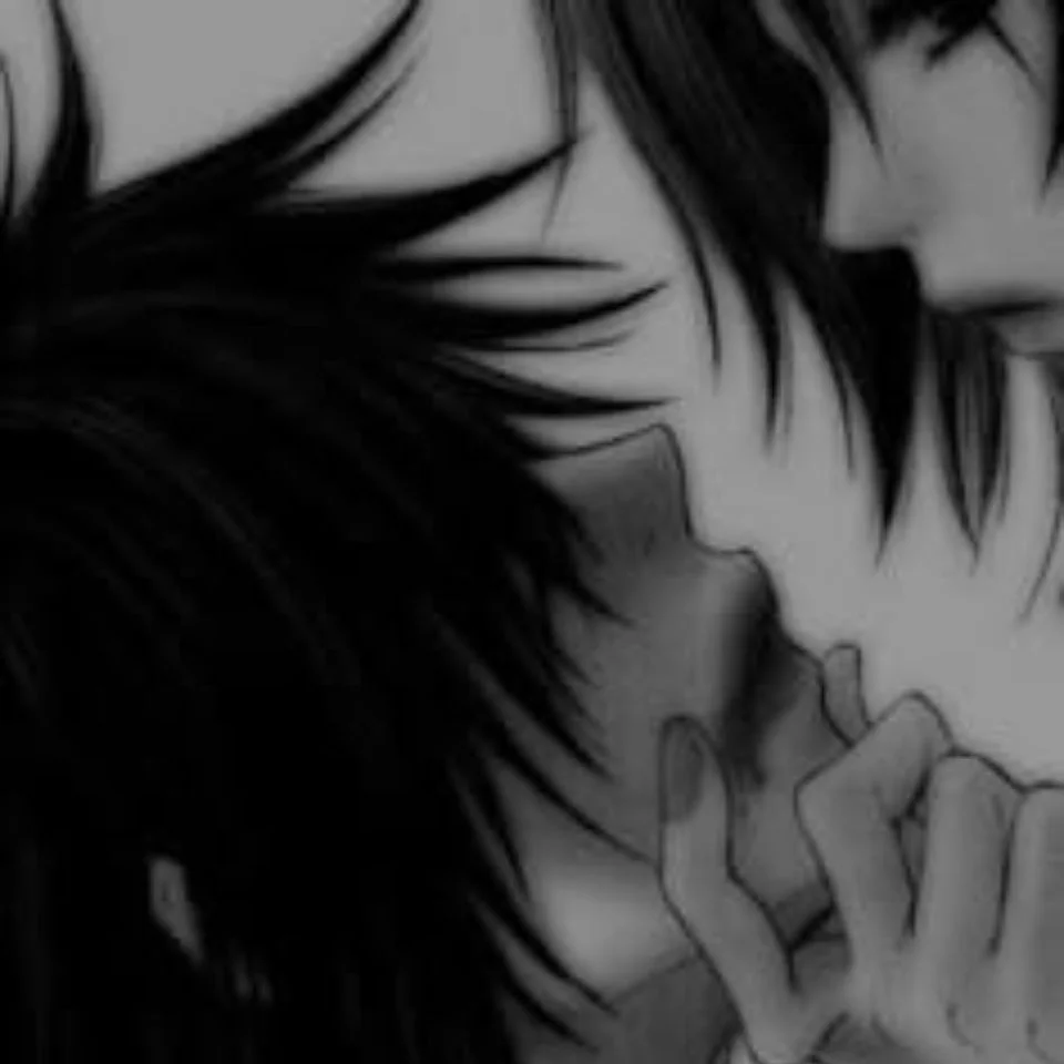 Black pfp matching couple with dark aesthetic duo design ideal for romantic Instagram Discord coordinated profile pictures
